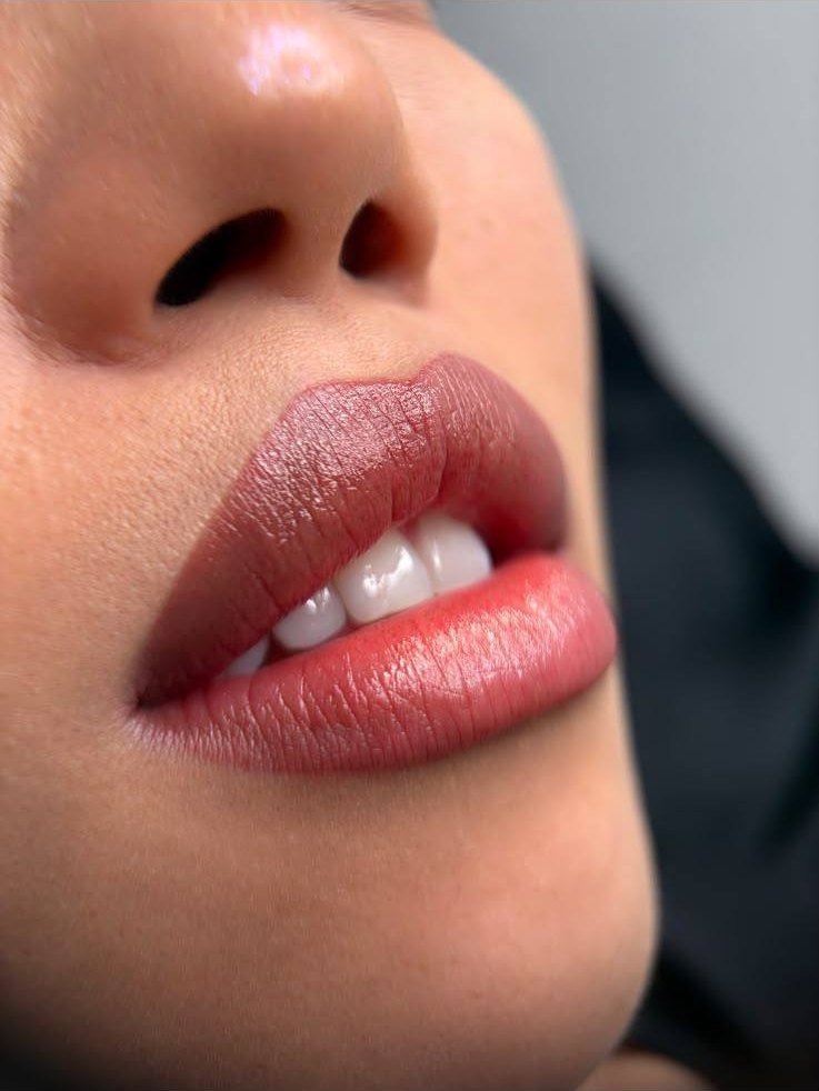 Freshly applied lip blush pigment